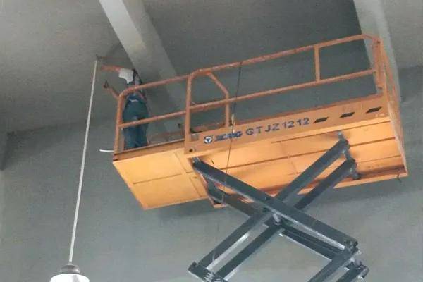 四川食品厂净化车间工程 专业队伍赋能，登高作业稳如磐石